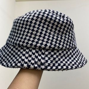 BUCKET HAT